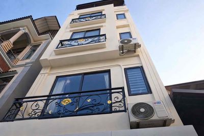 Nhà 4 tầng, lô góc, ngõ thông, oto đỗ cửa, phù hợp ở và kinh doanh