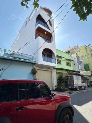 Nhà mới 4x27m 5 tầng 8PN có thang máy full nội thất cao cấp