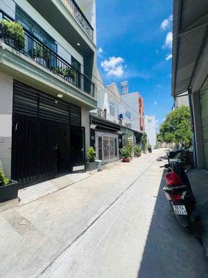 BÁN GẤP CĂN NHÀ MẶT TIỀN ĐƯỜNG XÃ QUI ĐỨC - 63M2 - SHR