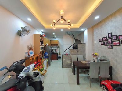 Nhà 4 tầng, xe hơi đậu cửa, gần T.mobil Nguyễn Sơn.