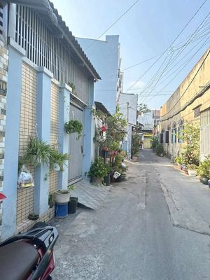 Chỉ 2.6 tỷ Nhà Gần Chợ Hiệp Thành Quận 12 Nhà 2 Tầng 2 phòng ngủ hẻm r