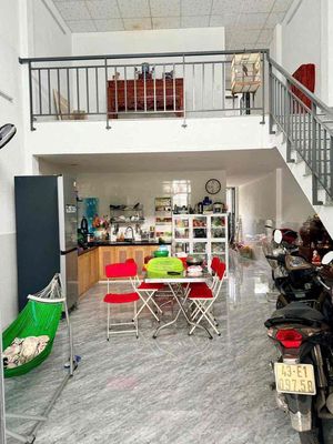 Nhà mê lửng Tứ Ngân Điện Ngọc