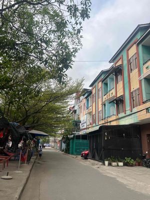 Nhà hoàn công 1 trệt 2 lầu 262m , mặt tiền QL 1k