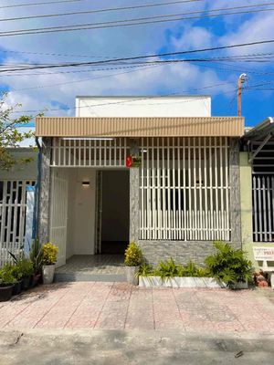 Bán gấp nhà khu cư Trường An - Vĩnh Long  Nhà đường nhựa 7m , cách cầu