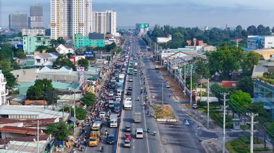 Chính chủ gửi bán căn nhà  phốđường xe hơi kề MT quốc lộ 13