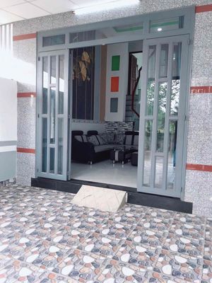 nhà lầu mặt tiền nhựa bán gấp