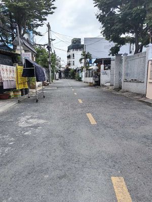 Bán nhà 1 xẹt Lê Thị Hà. 49m2. 1,35 tỷ. Sổ chung. CCVB