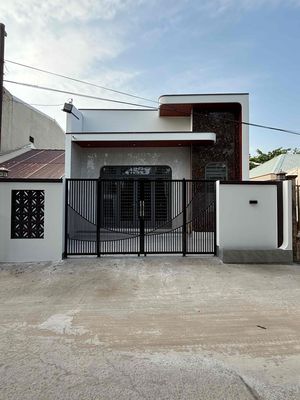 Nhà Bán Sân đậu ô tô, Gần Trung Tâm