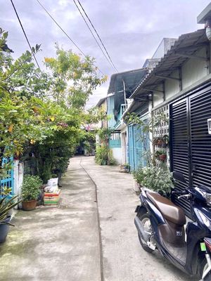 Nhà đường Lộ Tẻ ngay chợ Bà Hom 32m2 giá chỉ 1,98T