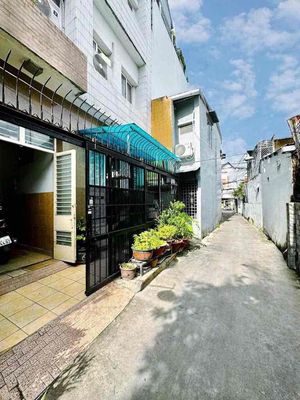 Cần bán gấp căn nhà. đường phan văn trị p11. bình Thạnh