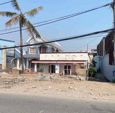 Bán nhà nát mặt tiền tx25 đường 15m