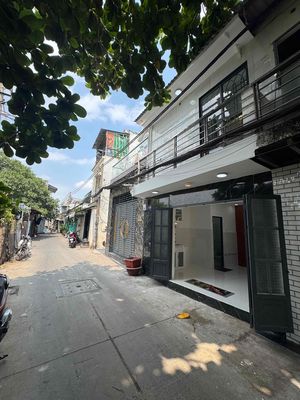 Nhà Bán . ấp 1 xã bình hưng .DT 4x5 .1 lầu 2 P nhỏ .1 wc, hẻm 5m