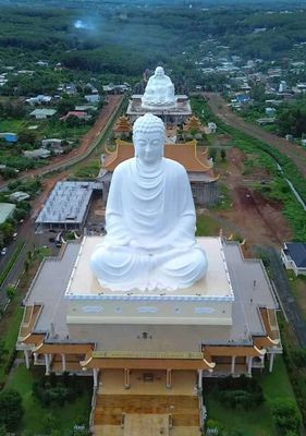 Nhà ngay Chùa Phật Quốc Vạn Thành