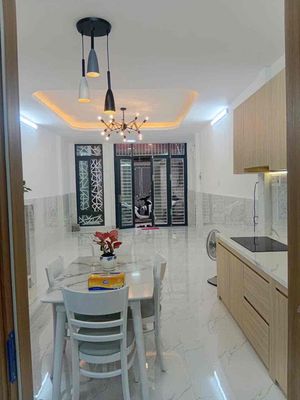 49m2! Bán nhà 2 tầng trục Đặng Văn Ngữ-Nguyễn Trọng Tuyển, P10.