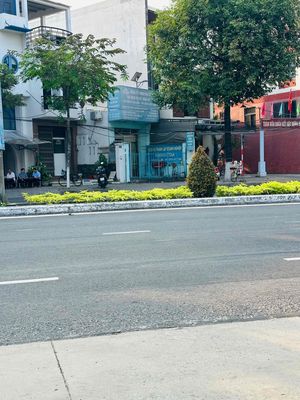 Nhà mặt tiền đường 2 tháng 9