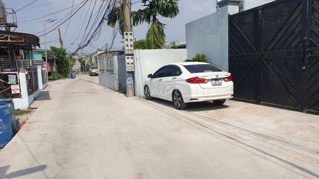 HOT- Bán gấp xưởng sạch đẹp 10x45, gần ngã 3 Mỹ Hạnh, sổ hồng riêng