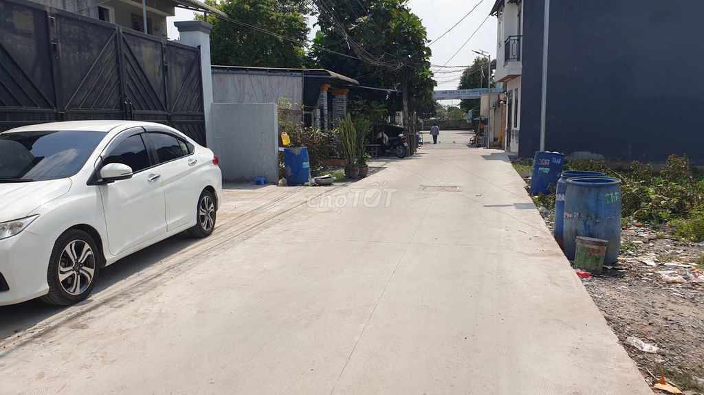 HOT- Bán gấp xưởng sạch đẹp 10x45, gần ngã 3 Mỹ Hạnh, sổ hồng riêng