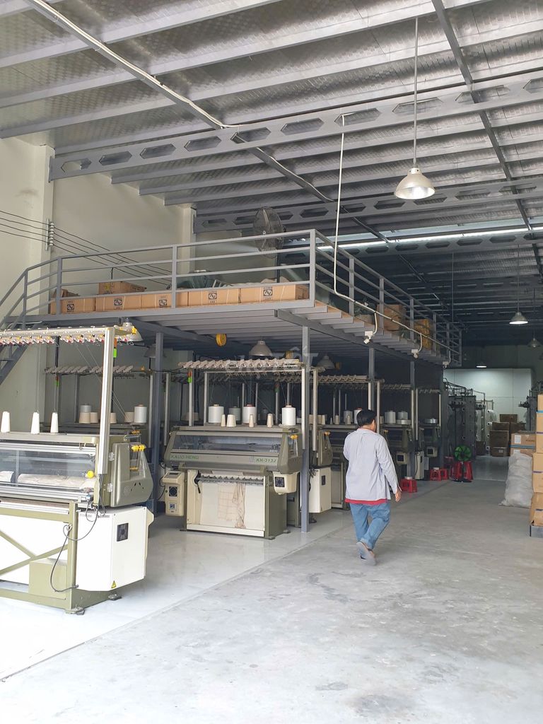 HOT- Bán gấp xưởng sạch đẹp 10x45, gần ngã 3 Mỹ Hạnh, sổ hồng riêng