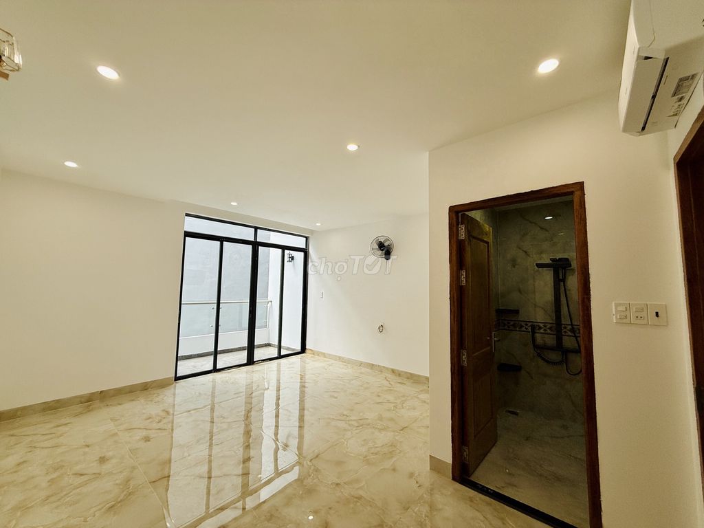 Bán Nhà Phố Full Nội Thất 5 Phòng Ngủ Có Thang Máy - KDT Trung Nguyên