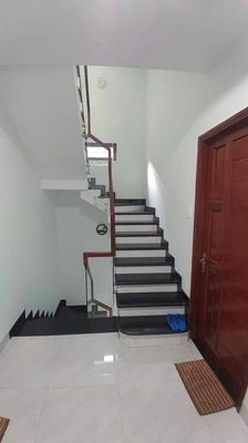 Cho thuê nhà MT gần khu sân bay 4,5x15 3 lầu 4pn 4wc nhà mới sạch sẽ
