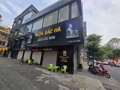 GÓC 2MT ĐƯỜNG TÔN THẤT TÙNG Q1 CHO THUÊ DT 200M2 GIÁ 70TR