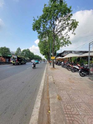 MT Phạm Văn Đồng - Ngang 22 350- Có Sẵn Nhà Tiện Kinh Doanh