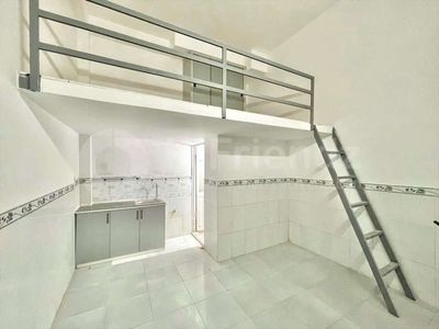 Phòng trọ có gác rộng,cao ko đụng đầu, có máy lạnh, thoáng mát,tự do