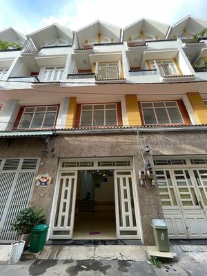 Nhà 100m2 sân vườn Xe Hơi Tránh Nhau Đường 37 giao đường Hiệp Bình 4PN