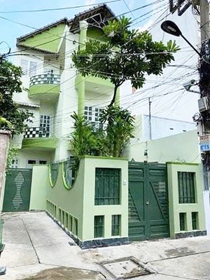 🌻Nhà đẹp, 5x18 - 3 tầng sân thượng, 5PN hẻm xe hơi Lê Văn Huân, giá 16