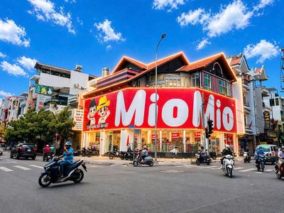 Cho thuê Góc 2MT Tân Sơn Nhì – ngang 17m, 3 tầng, bảng QC cực lớn