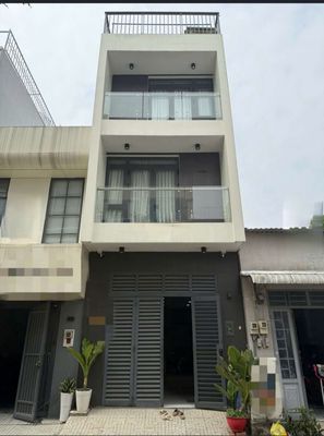 nhà mới xây xong 5 x 15 có 4pn 5wc sân thượng