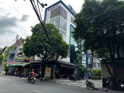 Cho Thuê Tòa Văn Phòng Góc 2 Mặt Tiền Khu K300 DT 6x20m Trệt 5 Tầng