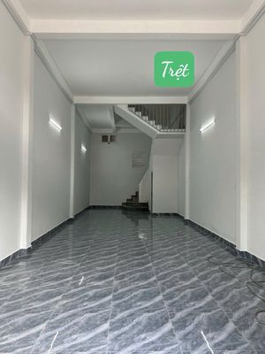 NHÀ CHO THUÊ NGUYÊN CAN MẶT TIỀN ĐƯỜNG HỒNG BÀNG 4,5X15M 3L KD SẦM UẤT