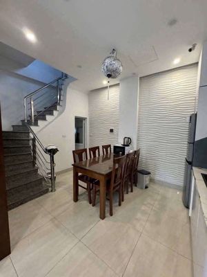 Hiếm! Nhà riêng 2 tầng tại Phố Trạm, Long Biên–giá chỉ 6.5 triệu/th