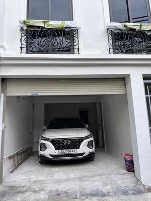 nhà mới tinh ngõ ô tô rộng 100 m đồ cơ bản ở và văn phòng