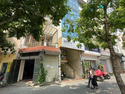 Cực đẹp! Cho thuê nhà Cổ Linh - 80m - 4PN - Mặt phố kinh doanh- Vỉa hè