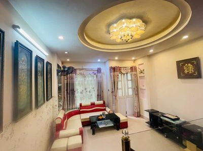 NHÀ MẶT ĐẤT CẦN CHO THUÊ (GIA ĐÌNH HOẶC VĂN PHÒNG)