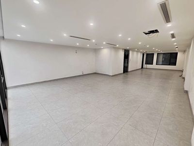 Trống sẵn sàn VP 100m2 mt 7m, ô tô đỗ cửa, Cầu Giấy
