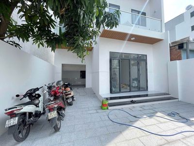 BIỆT THỰ MỚI XÂY 200M2 3 TẦNG MẶT PHỐ NGAY ĐƯỜNG HIỆP BÌNH THỦ ĐỨC