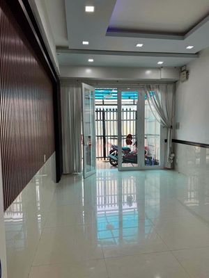 Mặt tiền khu Bắc Hải, DT: 4x18m, trệt 3 lầu, 6pn 5wc, nhà mới, sạch sẽ