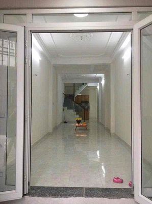 Cho thuê nhà hẻm xe tải đường Cộng Hoà 3x17 nở hậu 6m 4pn 2wc