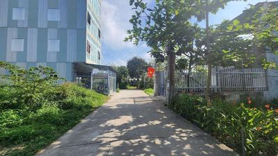 Cho thuê đất cổng chào thôn quang châu làm kho / kinh doanh