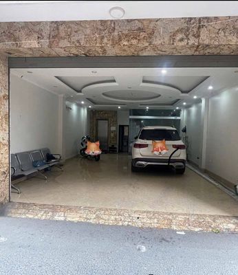 Nhà măt ngõ  phố Trần Quốc Hoàn - 70m x 6 tầng thông  - Thang Máy