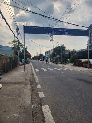 Cho thuê nhà kho mặt tiền đường đa phước . Diên tích 6x30 có gác lững.