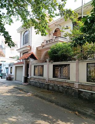 Nhà BT chính chủ cho thuê 300m2 đường oto Hiệp Bình Chánh Thủ Đức 33tr