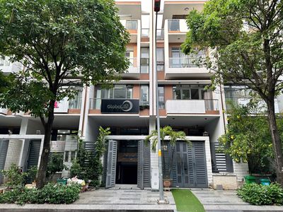 Văn phòng 35m² có máy lạnh ban công giá 7,5 triệu - Vạn Phúc City