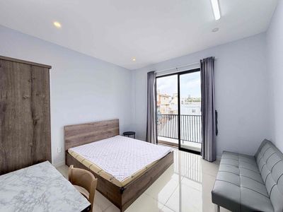 🔥Căn Hộ - 1PH Ngủ - Ban Công - Thang Máy - Hầm Xe - Máy Giặt Riêng