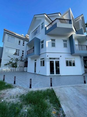 Cho thuê nhà 183m2 trống suốt làm văn phòng giá 26tr/tháng