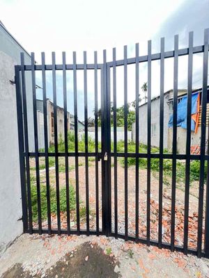 Cho thuê đất trống. 200m2 giá 2tr hẻm xe hơi