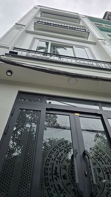 Cho thuê nhà có 5 Tầng *40m2, 2 mặt thoáng, 12tr. 180/25 tây mỗ